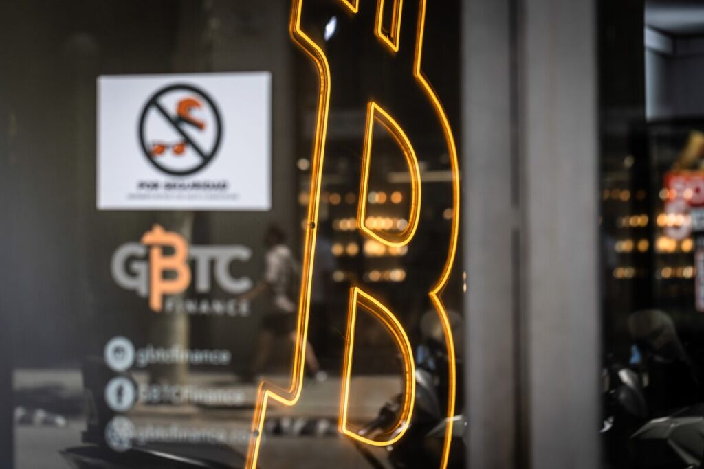 Bitcoin Whales Trigger $45 Billion Sell-Off: Market Volatility and Investor Concerns Deepen